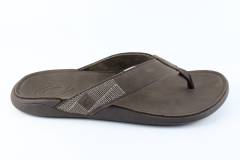 Heren Slippers  Olukai Tuahine 10465.Dk.Wood. Direct leverbaar uit de webshop van Reese Schoenmode.