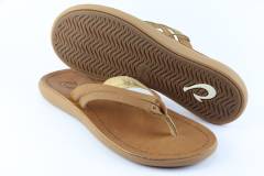 Dames  Slippers Olukai Kapehe Luana 20468.Sahara/Sahara. Direct leverbaar uit de webshop van Reese Schoenmode.