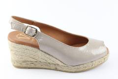 Dames  Sandalen Viguera 2067.Duma Taupe. Direct leverbaar uit de webshop van Reese Schoenmode.