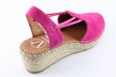 Dames  Sandalen Viguera 1825.Vit.Fuxia. Direct leverbaar uit de webshop van Reese Schoenmode.