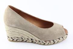Dames  Pumps open teen Viguera 2001.Vit.Desert. Direct leverbaar uit de webshop van Reese Schoenmode.