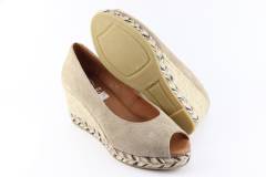 Dames  Pumps open teen Viguera 2001.Vit.Desert. Direct leverbaar uit de webshop van Reese Schoenmode.